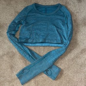 Cropped Lululemon swiftly tech long sleeve.